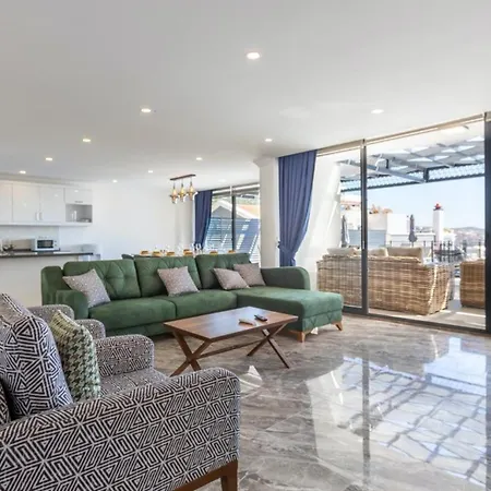 5 Bedroom Short Walk To The Oldtown Villa *