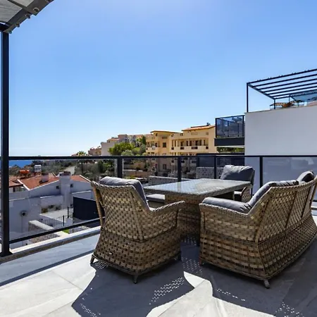 5 Bedroom Short Walk To The Oldtown Villa