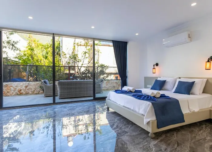 5 Bedroom Short Walk To The Oldtown Kalkan