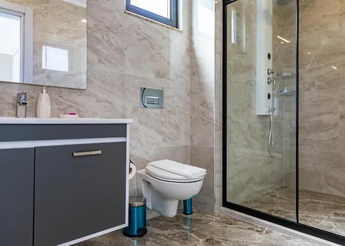 Villa 5 Bedroom Short Walk To The Oldtown Kalkan