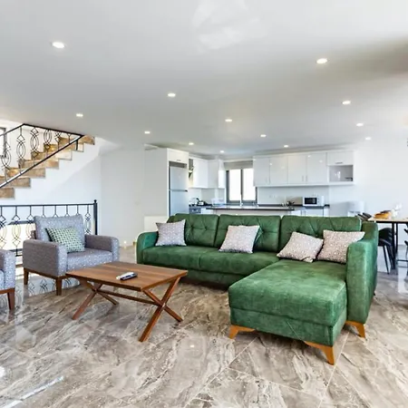 5 Bedroom Short Walk To The Oldtown Villa *