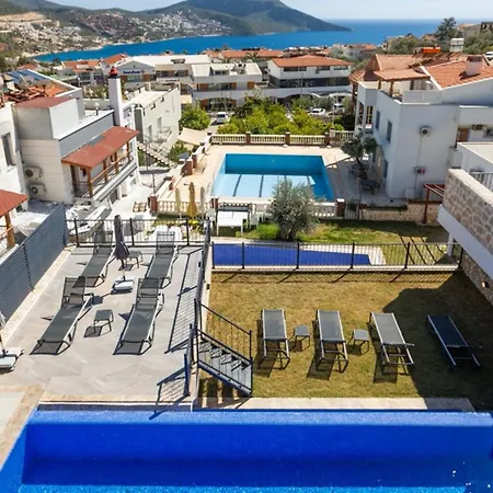 5 Bedroom Short Walk To The Oldtown Villa