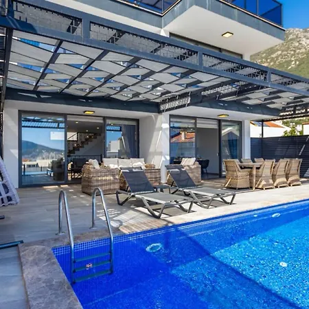 5 Bedroom Short Walk To The Oldtown Villa
