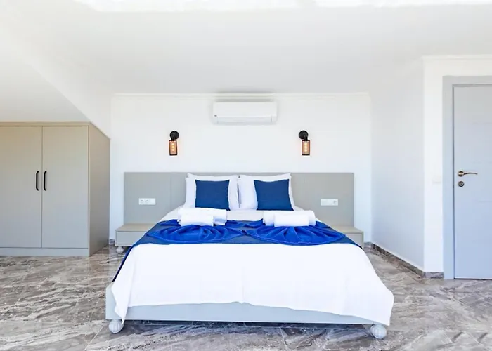 5 Bedroom Short Walk To The Oldtown Kalkan