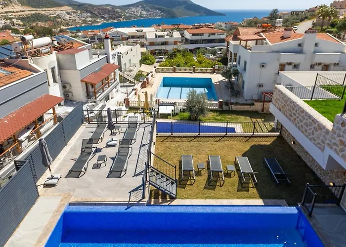 5 Bedroom Short Walk To The Oldtown Villa