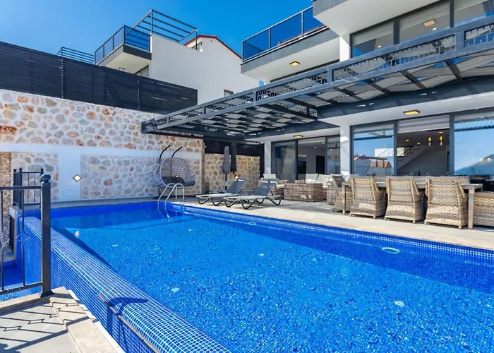 5 Bedroom Short Walk To The Oldtown Kalkan