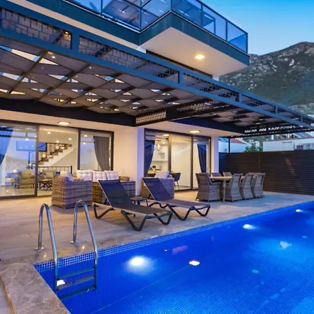5 Bedroom Short Walk To The Oldtown Villa *